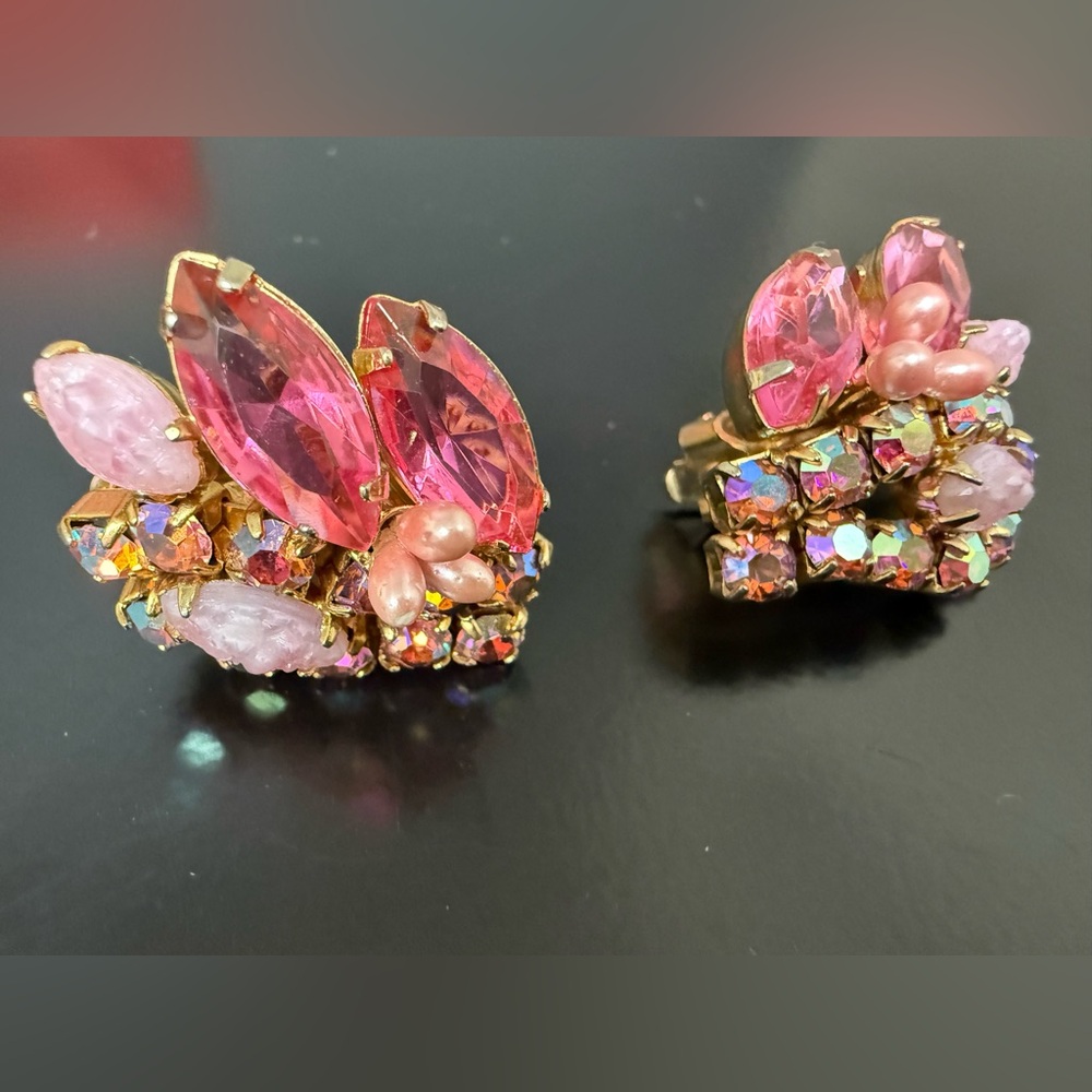 Vintage Juliana Rhinestones‎ Pink Clip on Earrings Flower Aurora Borealis Glass